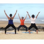 Cours de yoga à la plage