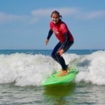 Xenia donne le stage de surf